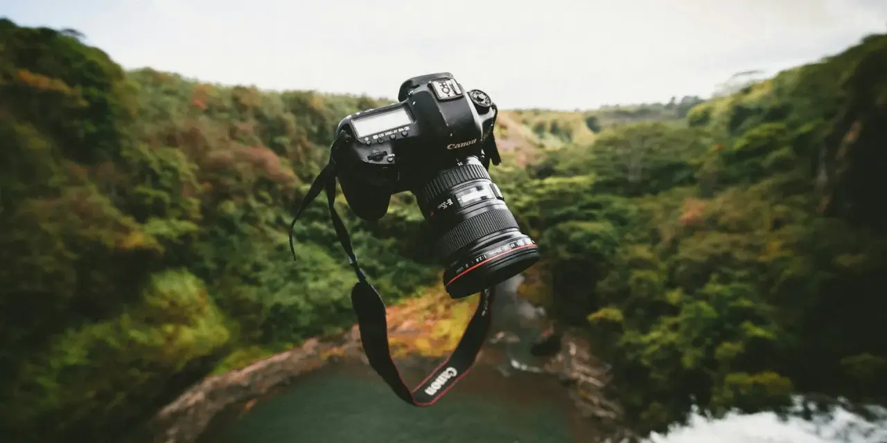 Obiektyw zmiennoogniskowy – co to jest i jak może zmienić Twoją fotografię