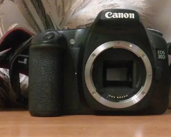 Lustrzanka Canon EOS 30D – poznaj jej mocne i słabe strony
