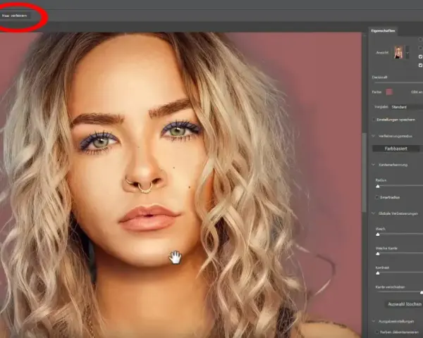 Portret kobiety z blond włosami i różowym tłem, z zaznaczonym przyciskiem "Haar verfeinern" w Photoshopie.