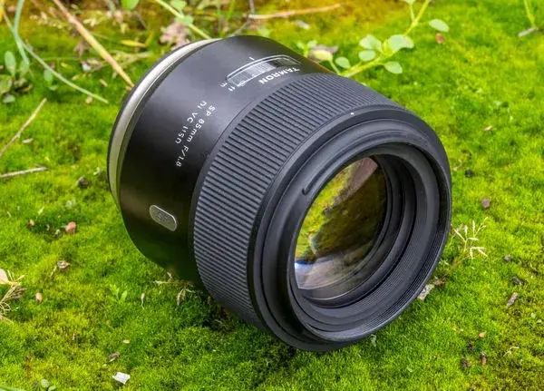 Co oznacza jasny obiektyw i dlaczego warto go używać w fotografii