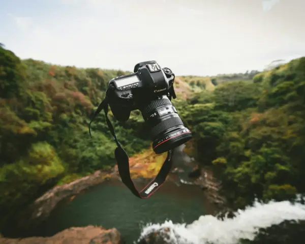 Obiektyw zmiennoogniskowy – co to jest i jak może zmienić Twoją fotografię