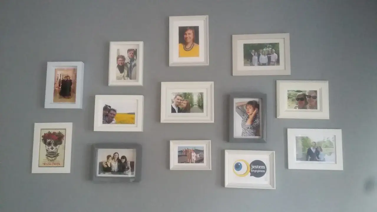 Zdjęcie Jak zrobić galerię zdjęć na ścianie - proste kroki i pomysły na aranżację