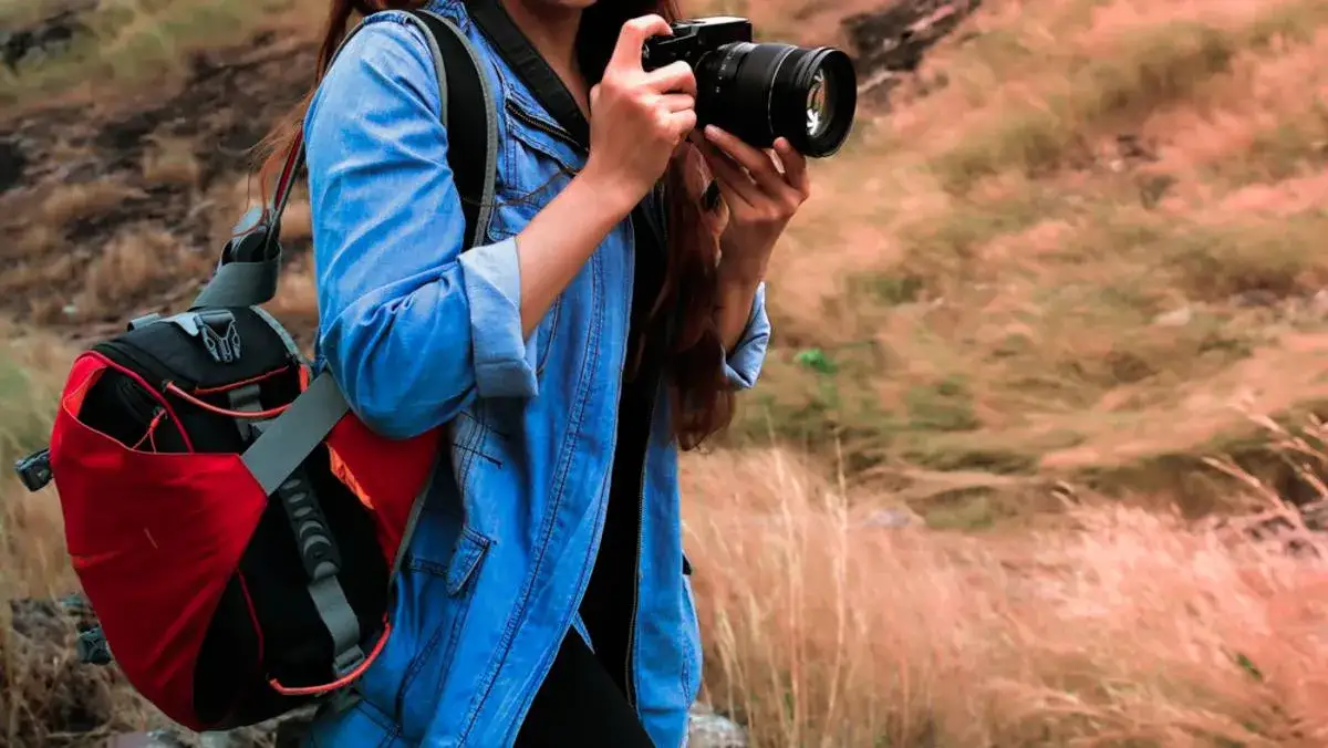 Zdjęcie Obiektyw zmiennoogniskowy – co to jest i jak może zmienić Twoją fotografię