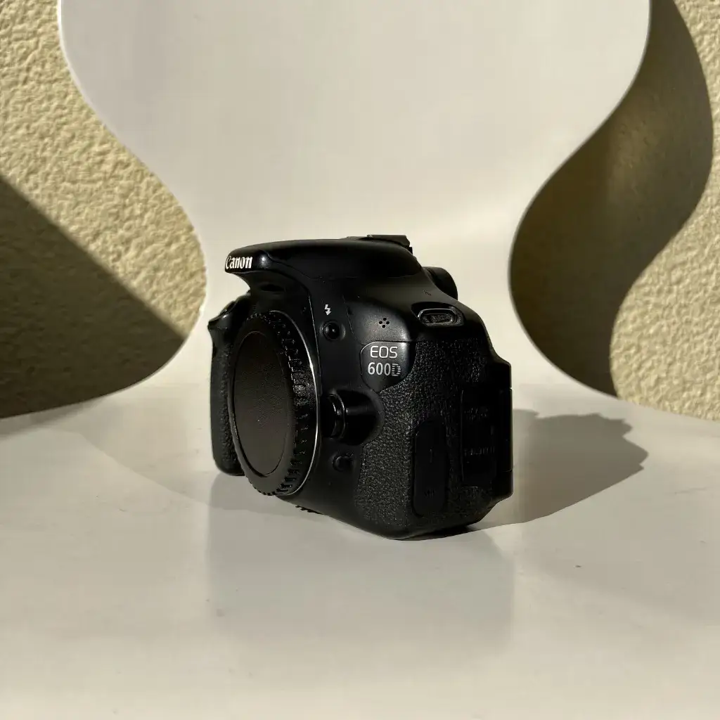Zdjęcie Lustrzanka Canon 600D: Poznaj jej mocne i słabe strony w fotografii